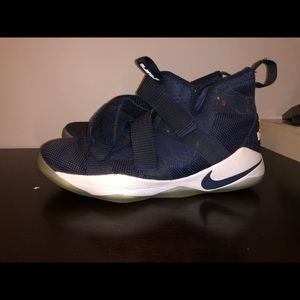 Nike Lebron Zoom soldier VII